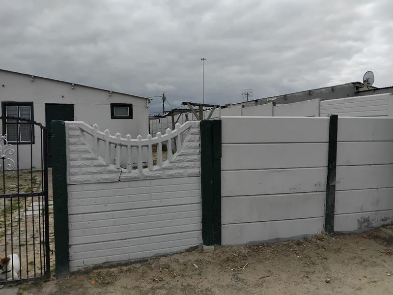 2 Bedroom Property for Sale in New Macassar Western Cape